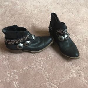 Coconuts by Matisse booties